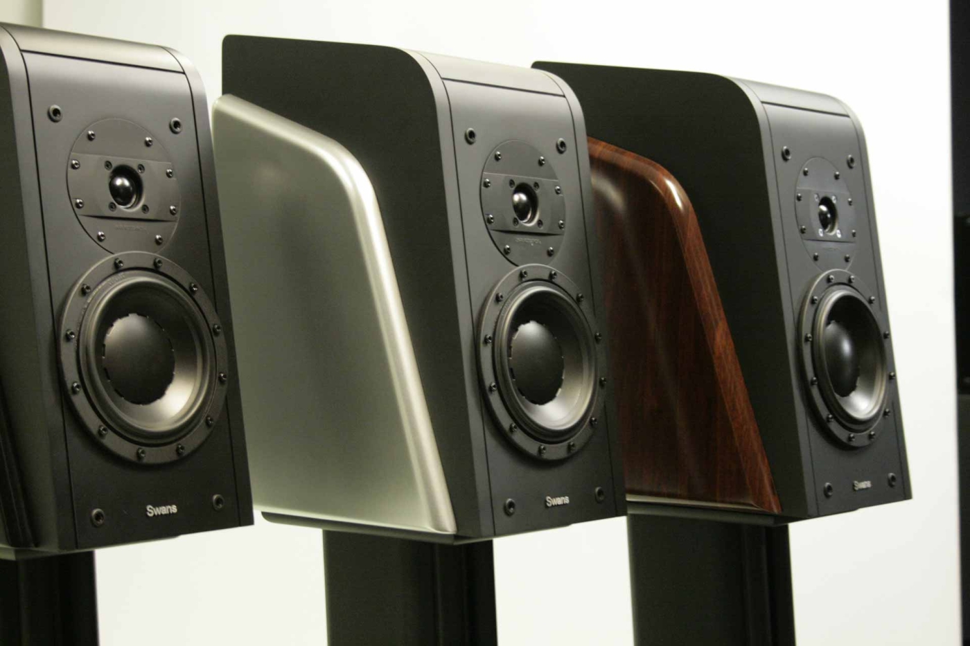 Swan D3.1 Kompakt Monitor - Silber- HighEnd-Lautsprecher der Extraklasse Paar | Neu