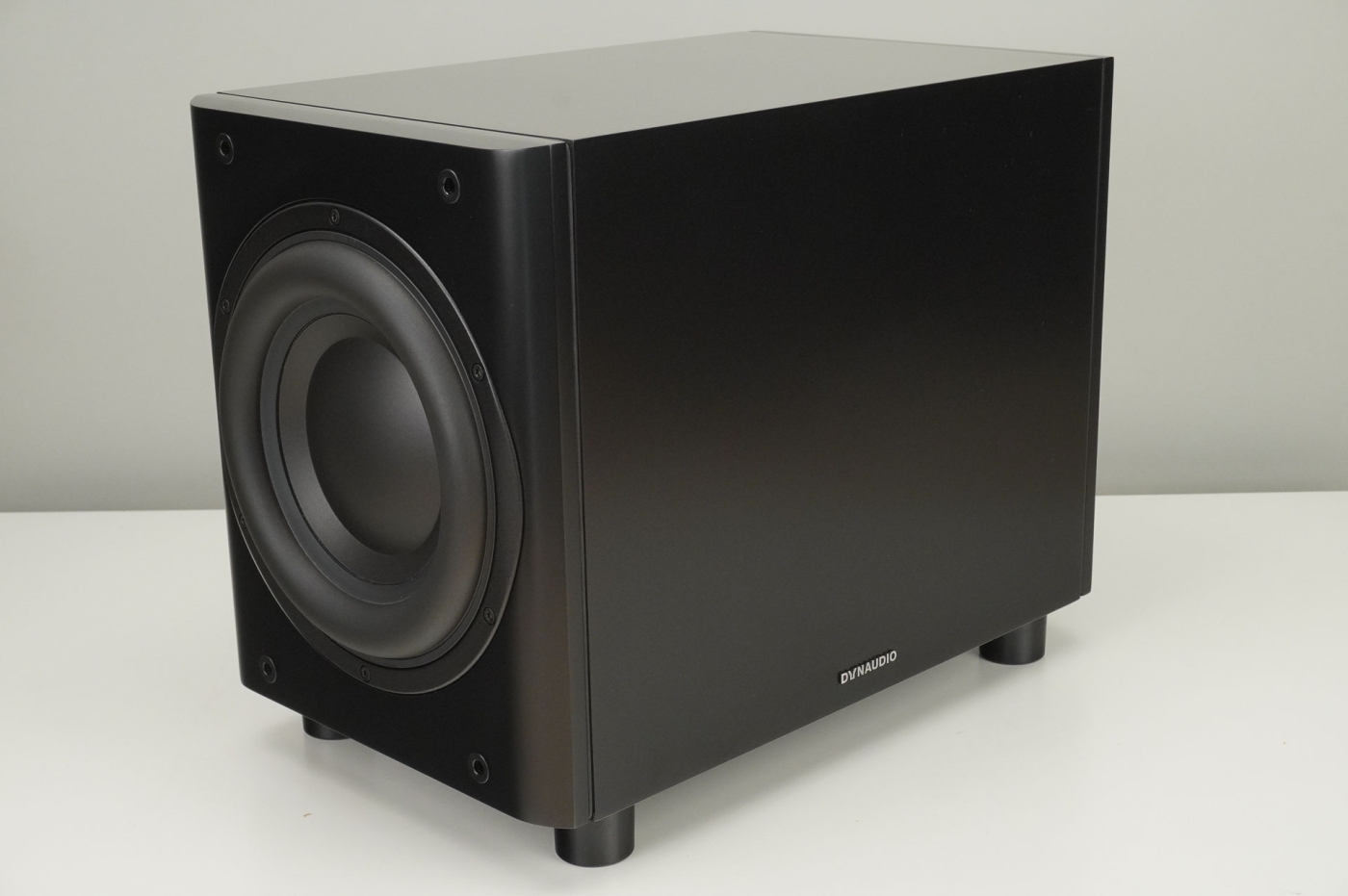 DYNAUDIO Sub 6 Schwarz Matt Aktiver DSP-Subwoofer | VERKAUF IM KUNDENAUFTRAG