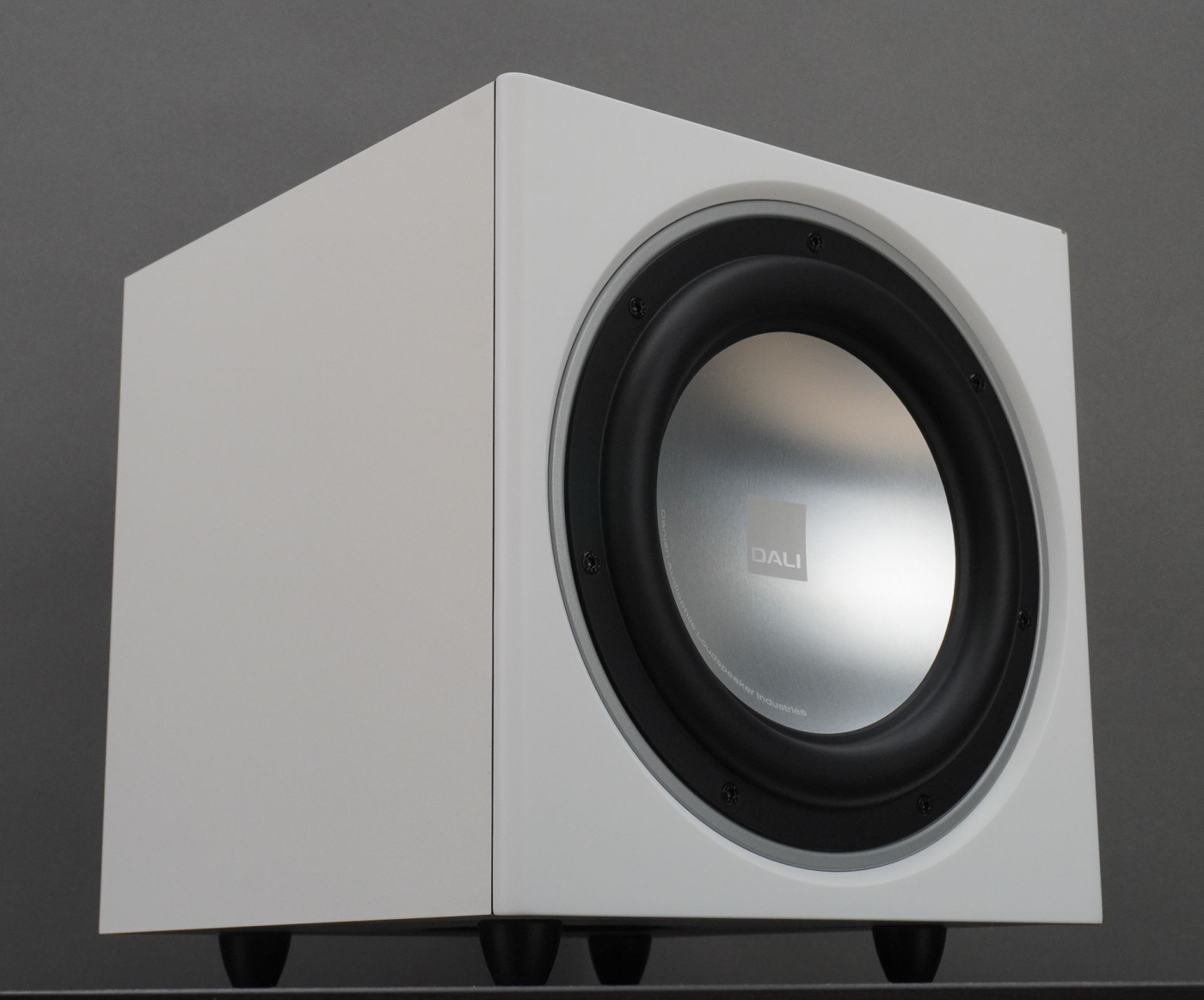 DALI SUB E-9 F Weiss - Aktiv-Subwoofer 220 W | Aussteller, siehe Fotos