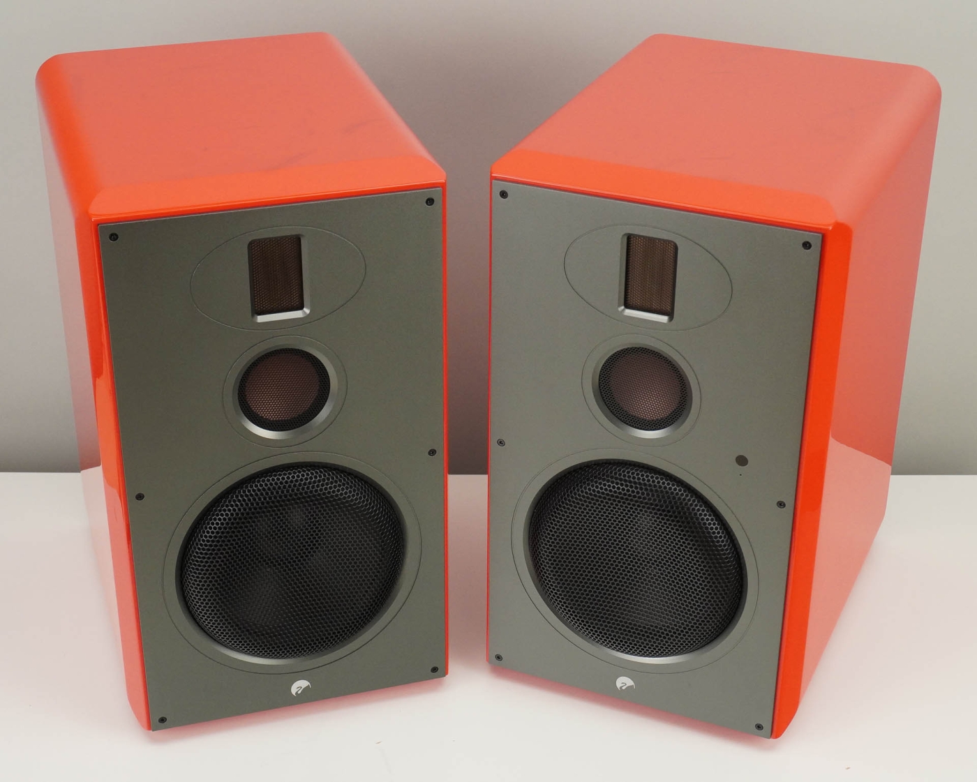 Swan H6 - aktiver 3-Wege-Bluetooth-Regallautsprecher, roter Klavierlack, Paar | Auspackware mit Schönheitsfehlern - technisch einwandfrei