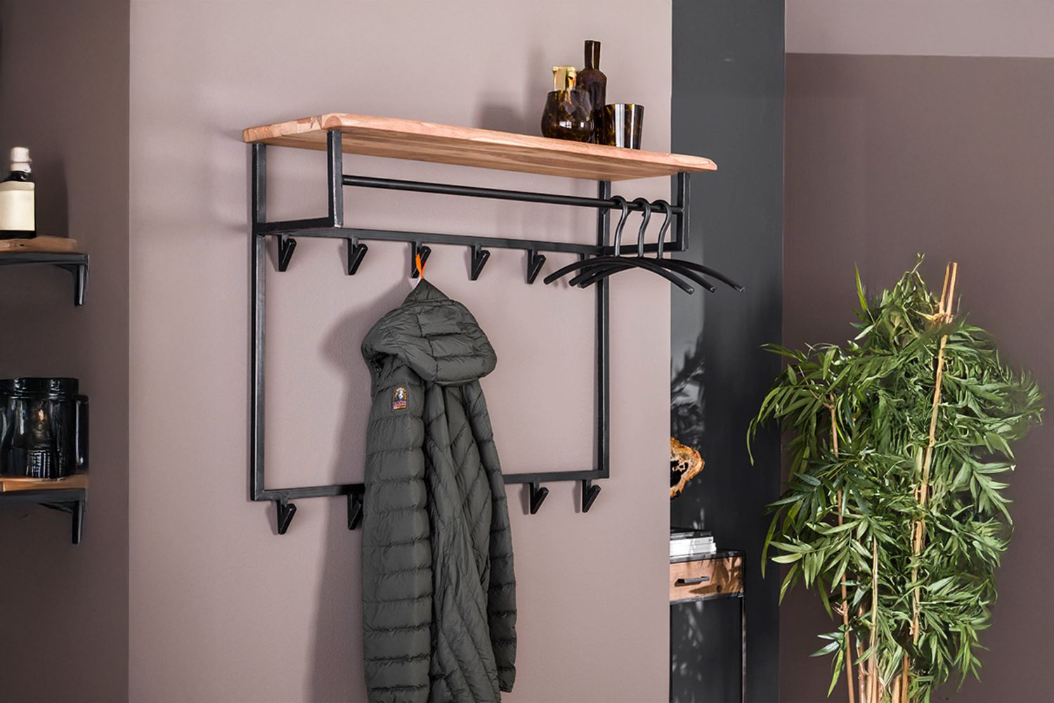 KAWOLA Garderobe NEREA Akazie Metall Hutablage 12 Haken schwarz