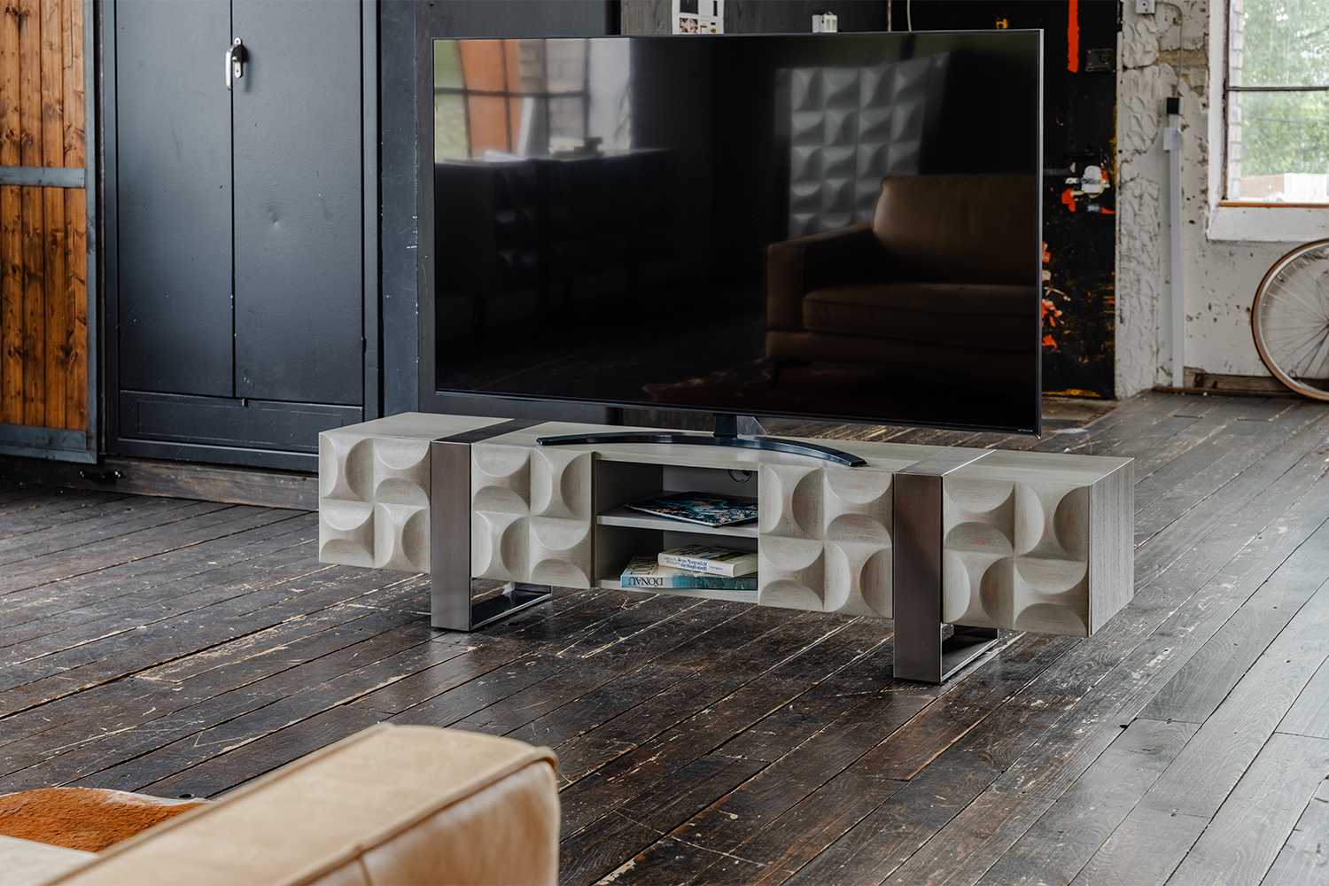 KAWOLA Lowboard MARGO TV-Board 2 Türen 2 Fächer Ulme furniert grau Fuß Edelstahl gebürstet