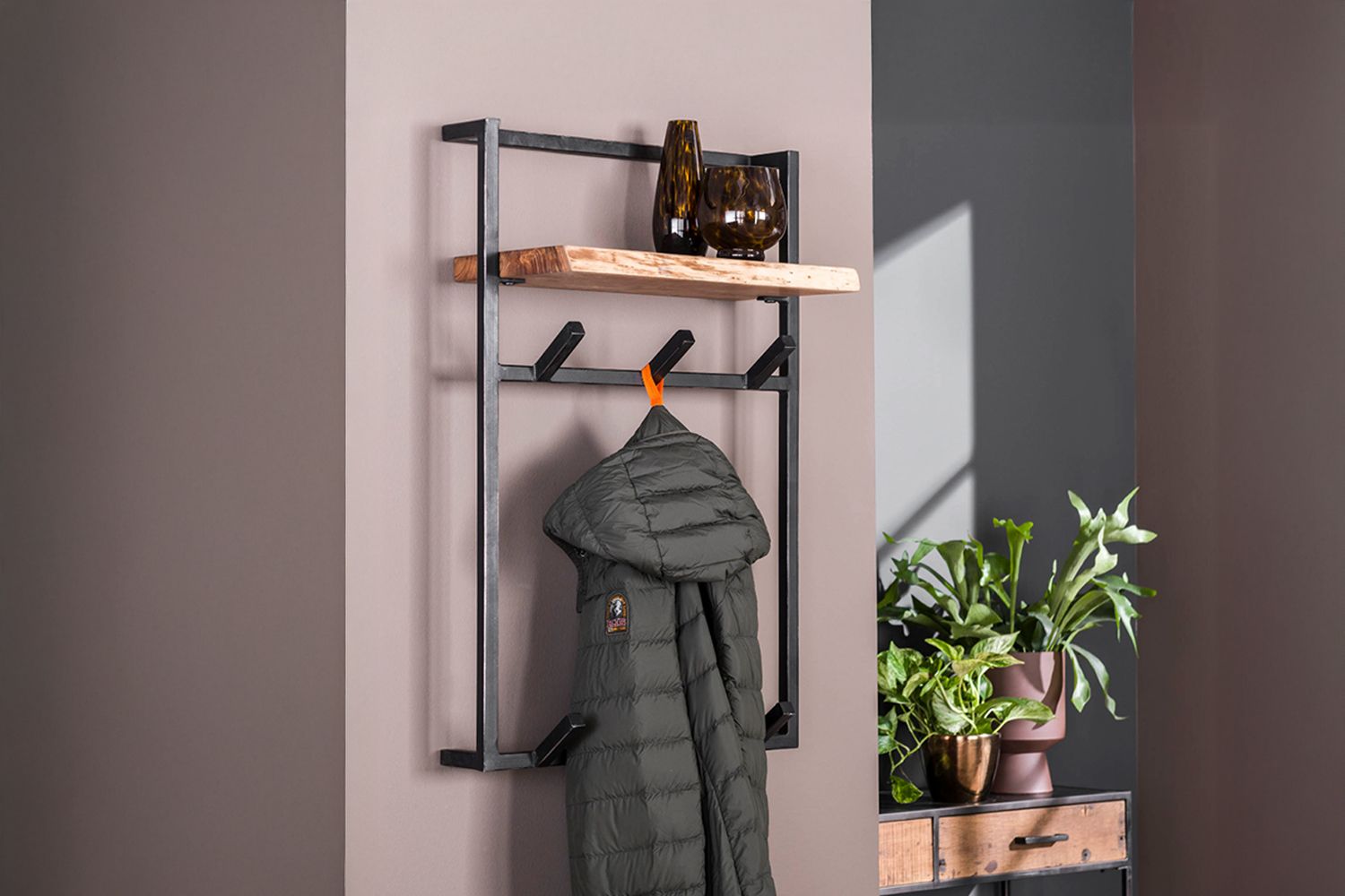 KAWOLA Garderobe RAICA Akazie Metall Hutablage 6 Haken schwarz