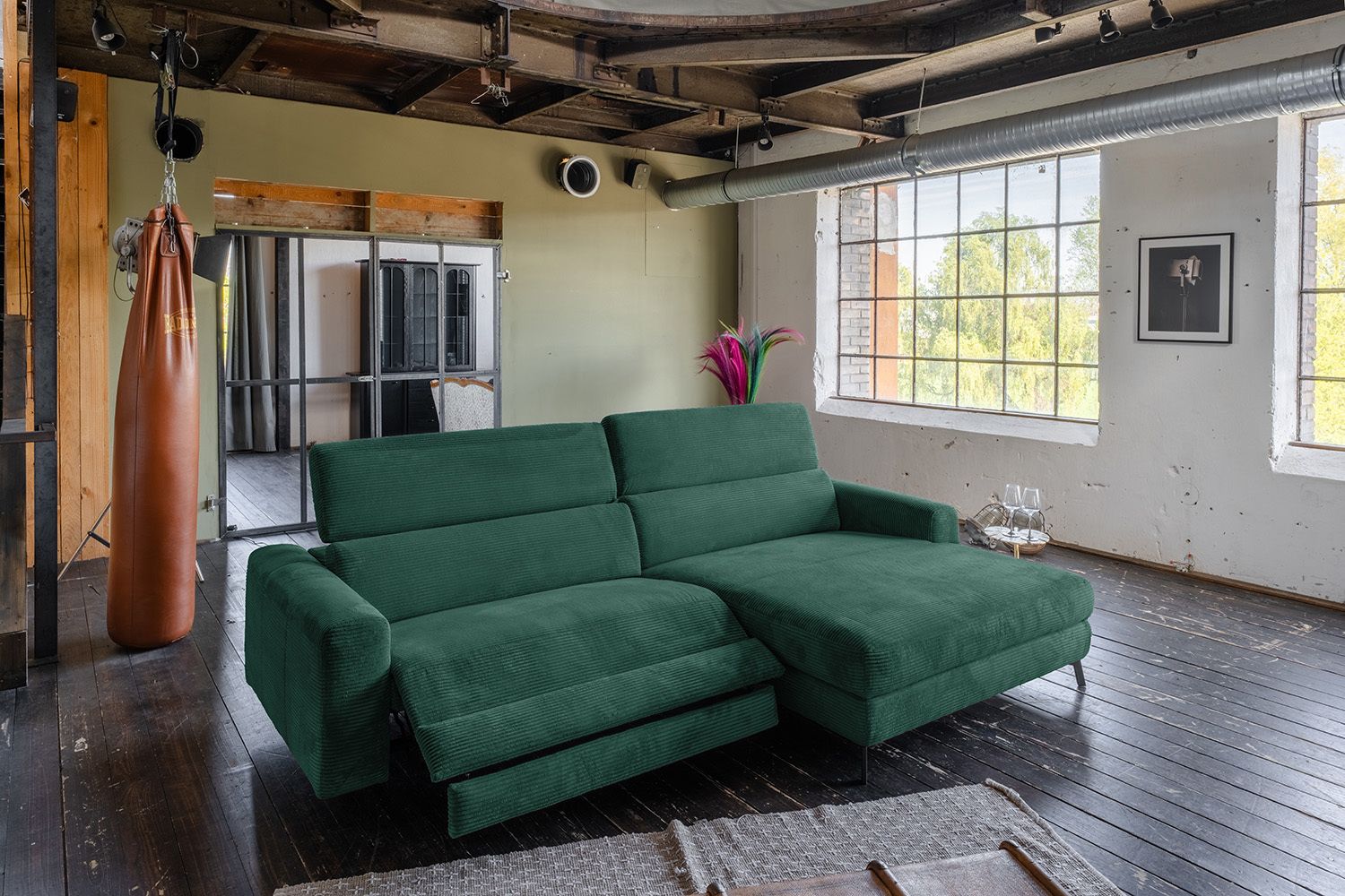 KAWOLA Sofa LAISKA Ecksofa Relaxfunktion teilmotorisch Cord smaragd