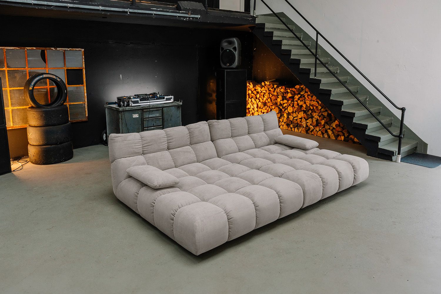 KAWOLA Big Sofa VIVIEN Feincord grau