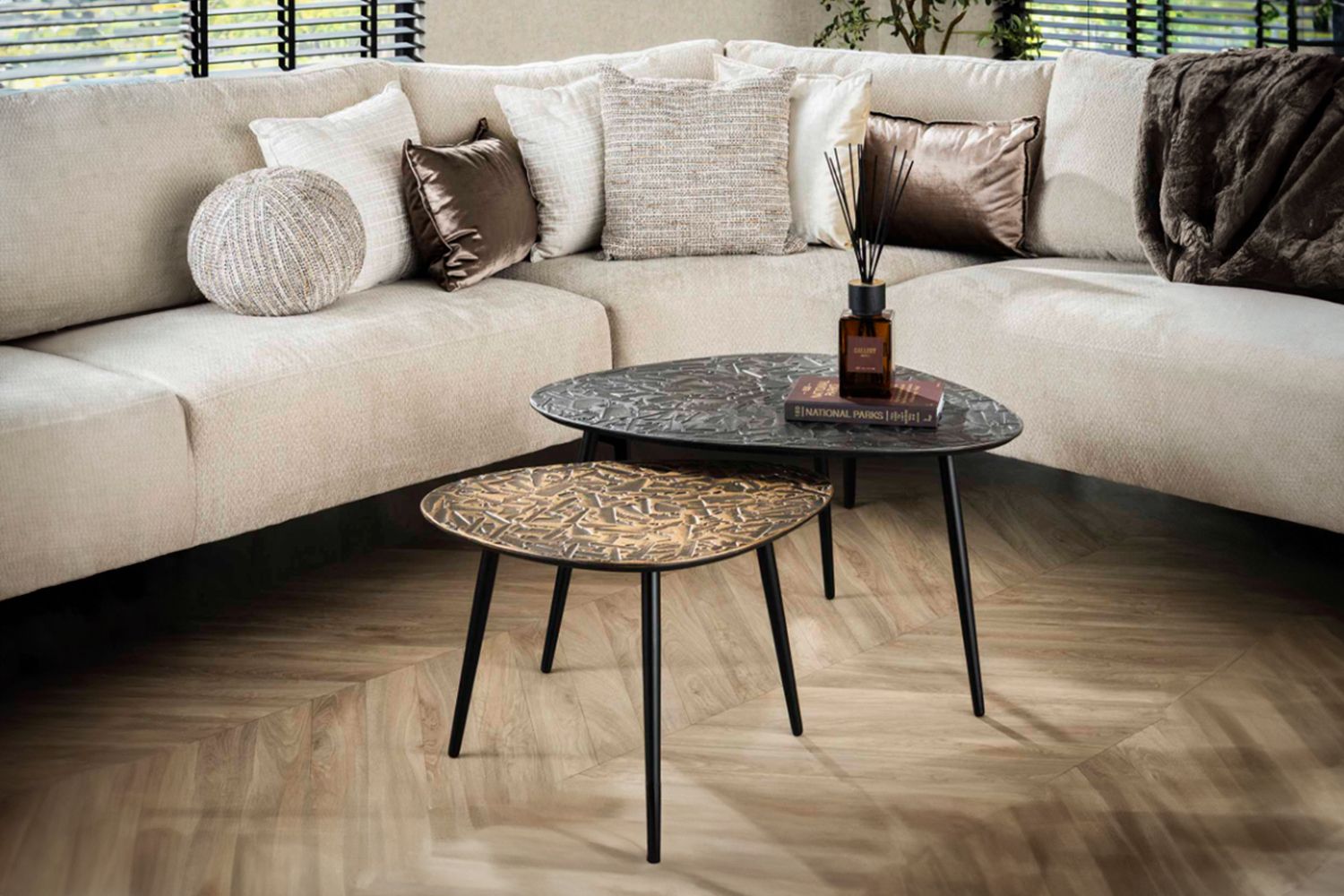 KAWOLA Couchtisch YATA Set 2-tlg. Metall schwarz / bronze dreieckig