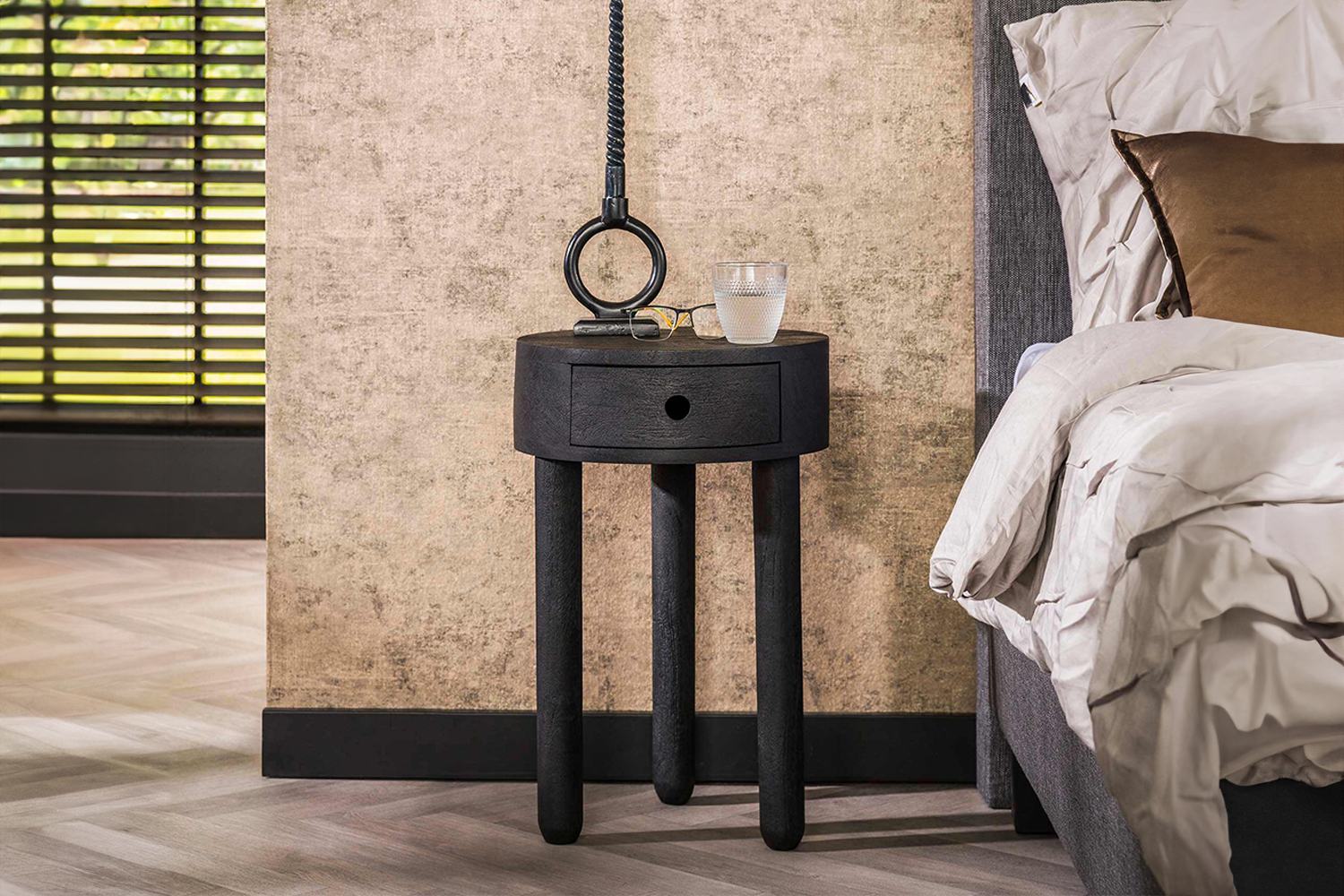 KAWOLA Nachttisch RIDA Beistelltisch rund Akazie schwarz