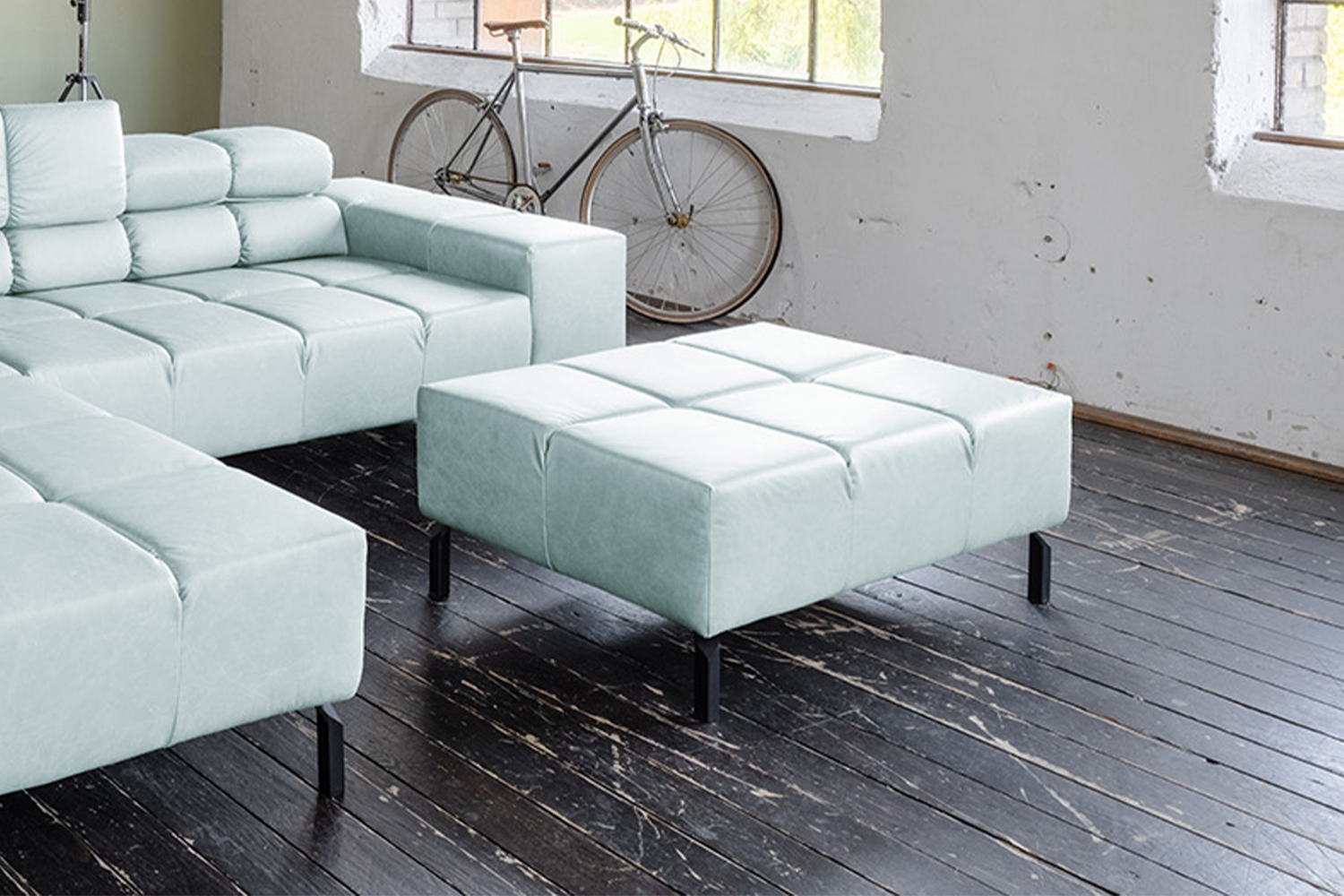 KAWOLA Polsterhocker NELSON Hockerbank Leder hellblau