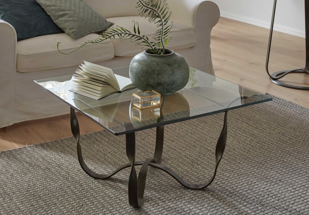 Eve Mantua Couchtisch mit Glasplatte und Metallgestell