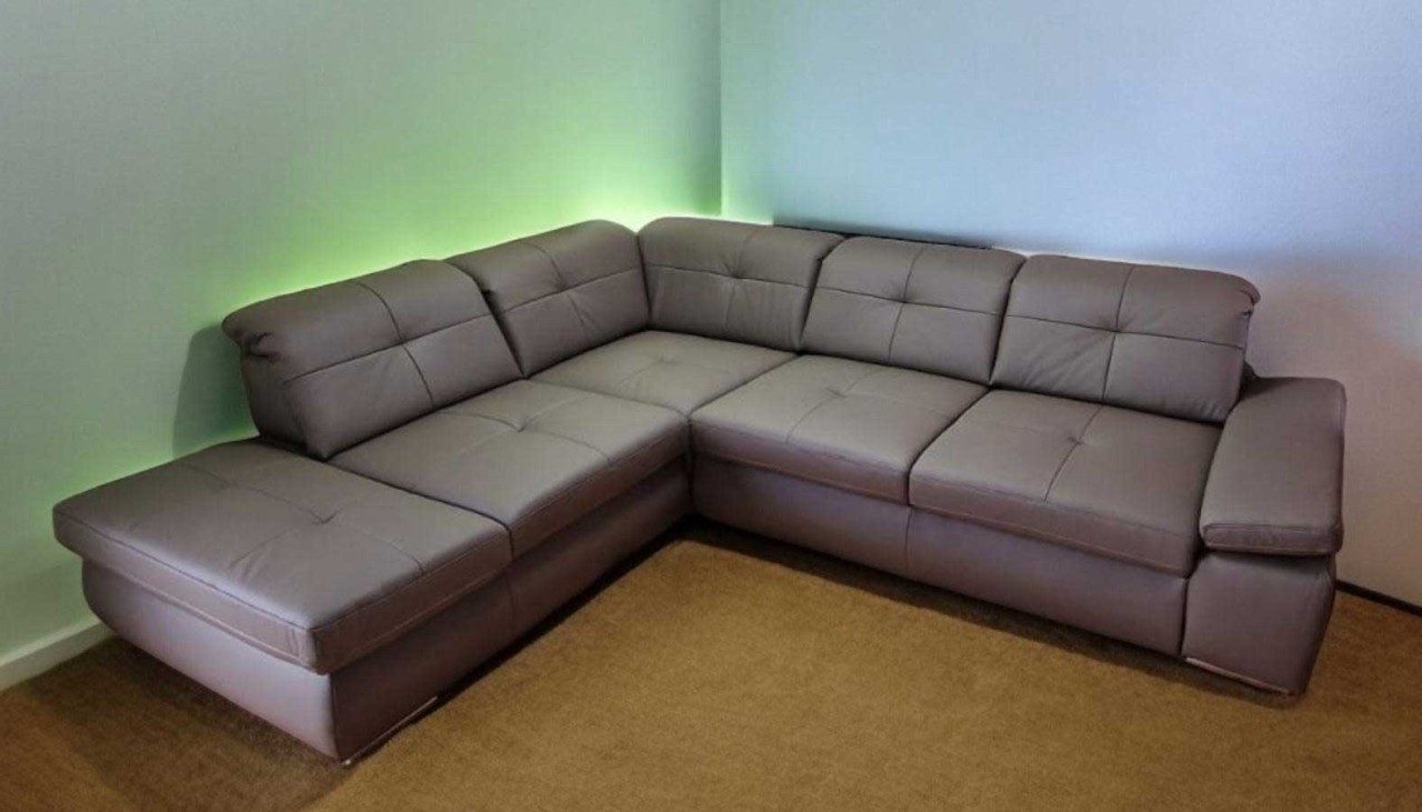 Ecksofa mit Sitztiefenverstellung
