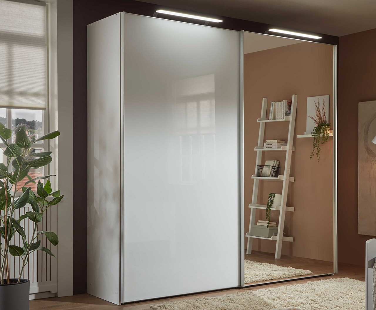 Staud Schwebetürenschrank weiß mit Spiegel