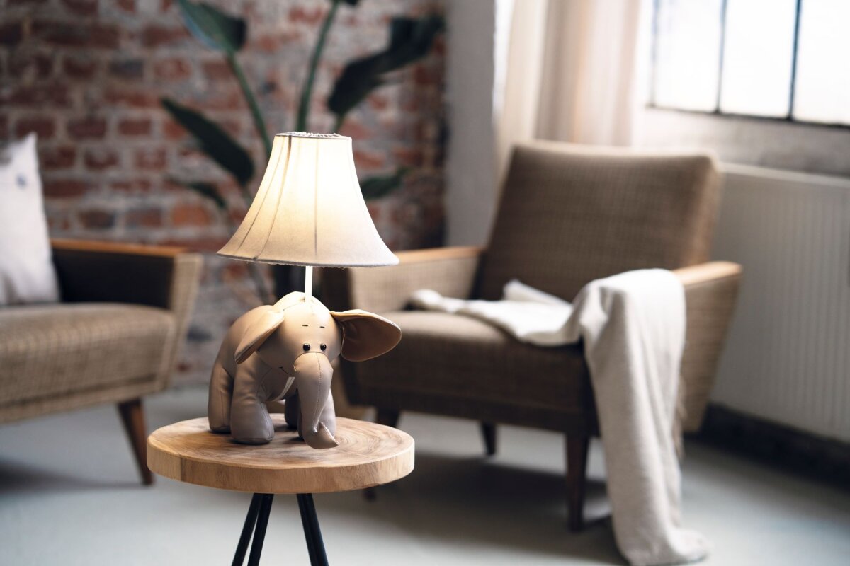 Bobby der liebevolle Elefant