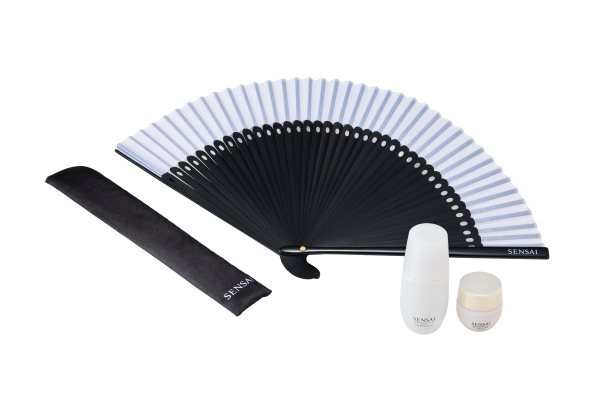 Sensai Fächer mit Ultimate Produkten