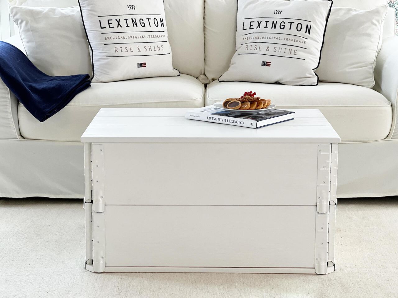 Holztruhe weiß mit Deckel und Griffen im Vintage-Look