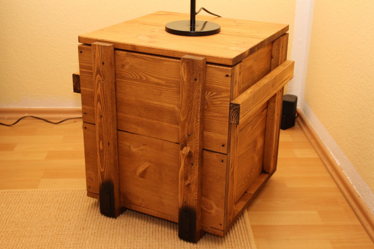 Beistelltisch Holzkiste aus massiver Kiefer im Vintage-Look
